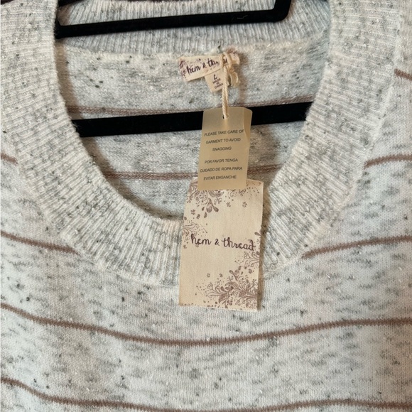 Beautiful off white sweater. NWT - Picture 2 of 2